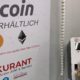 Wo gibt es Bitcoin-Automaten und wie funktionieren sie?
