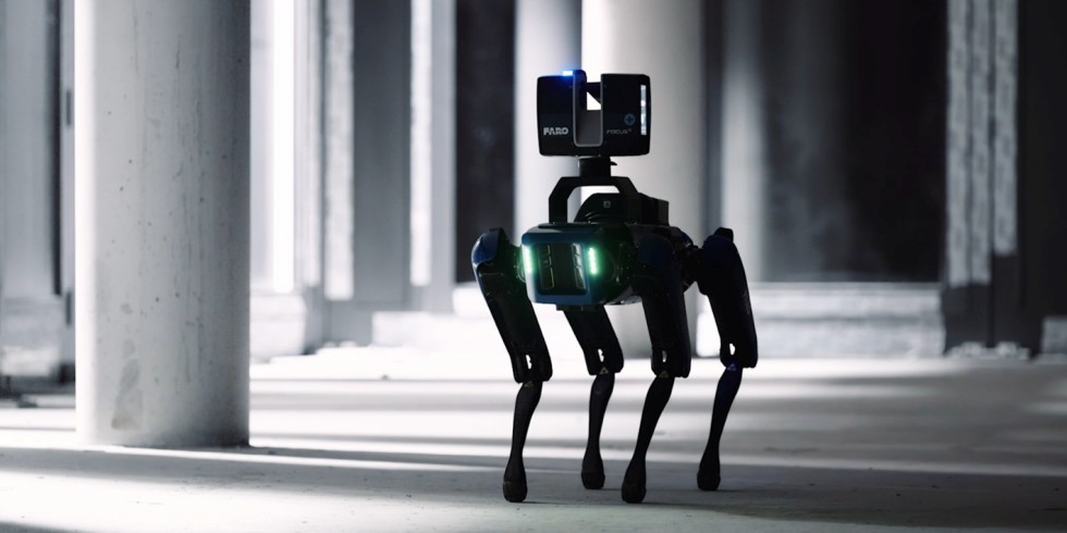 Der Roboterhund scannt seine Umgebung und liefert damit die Datengrundlage für den digitalen Zwilling. Foto: Behind the Mask