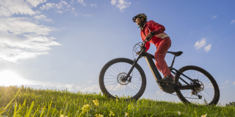 Immer mehr Menschen steigen aufs E-Bike um. Foto: Panthermedia.net/ubrimo