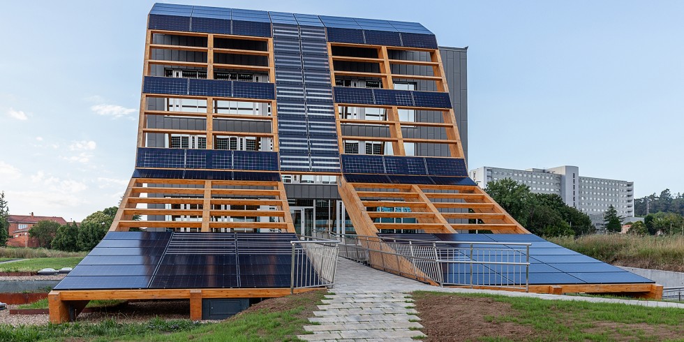 Das Greenspace PCTG produziert mehr Strom als es verbraucht. Drei der vier Seiten sind mit Solarzellen ausgestattet. Foto: Tania Crespo