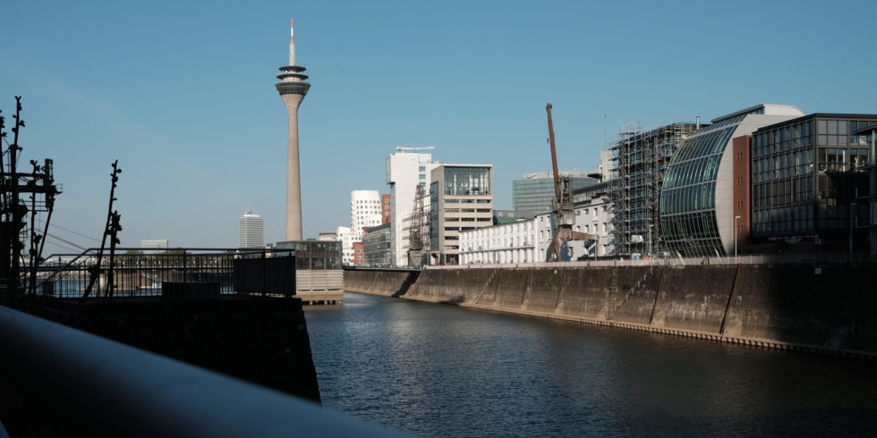 Die Digitalisierung ist in deutschen Städten sehr ungleichmäßig weit entwickelt. Düsseldorf gehört jetzt zur Top 10 der digitalsten Städte Deutschlands. Foto: Peter Sieben