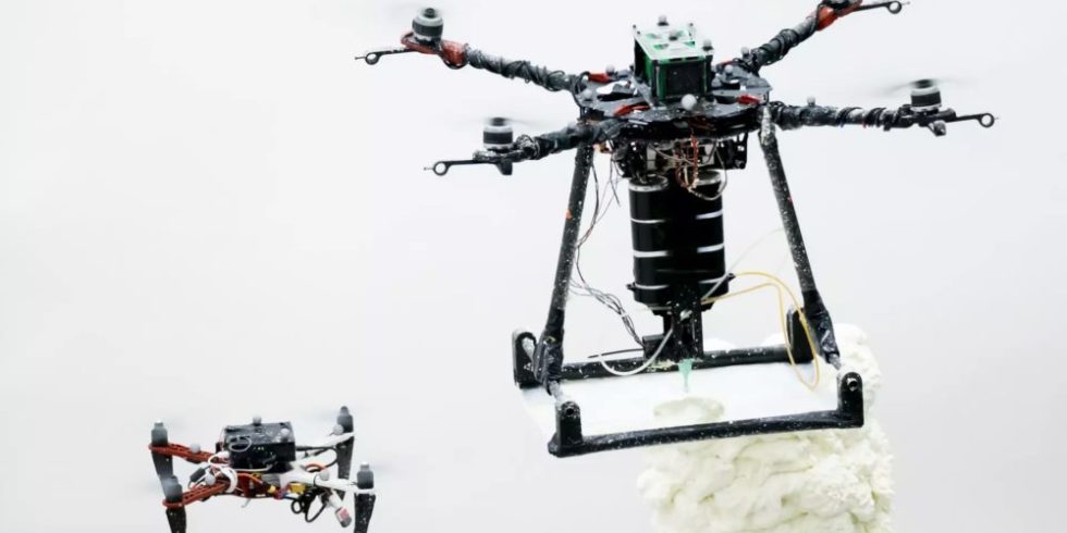 Zwei Drohnen mit 3D-Drucker