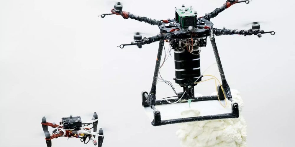Drohnenschwarm mit 3D-Drucker: Bauteile direkt in der Luft drucken