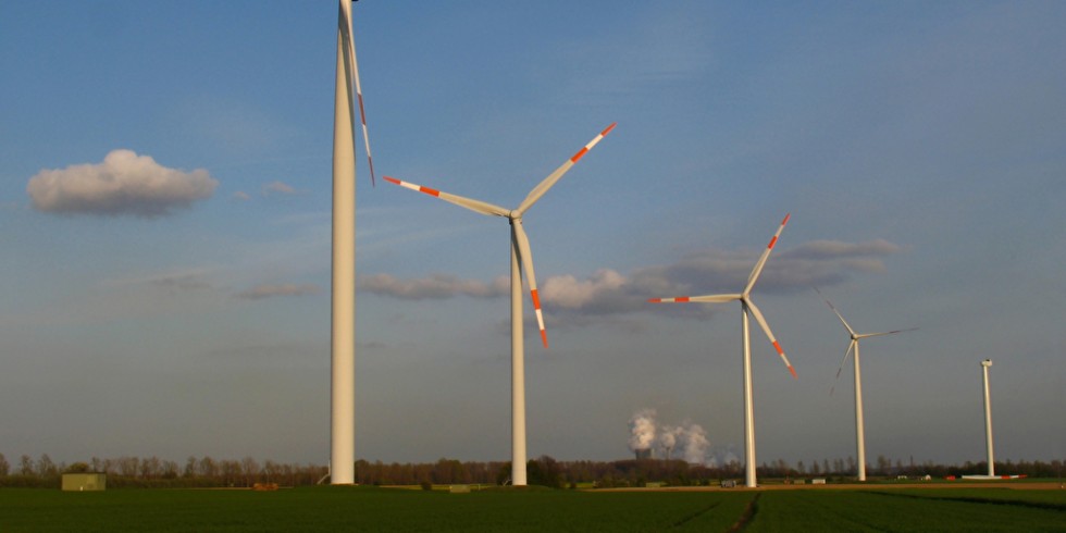 Windräder können unangenehme Lärmbelastung verursachen. Lärmschutzmaßnahmen werden im DEGA-Symposium diskutiert. Foto: PantherMedia / Alfred Emmerichs