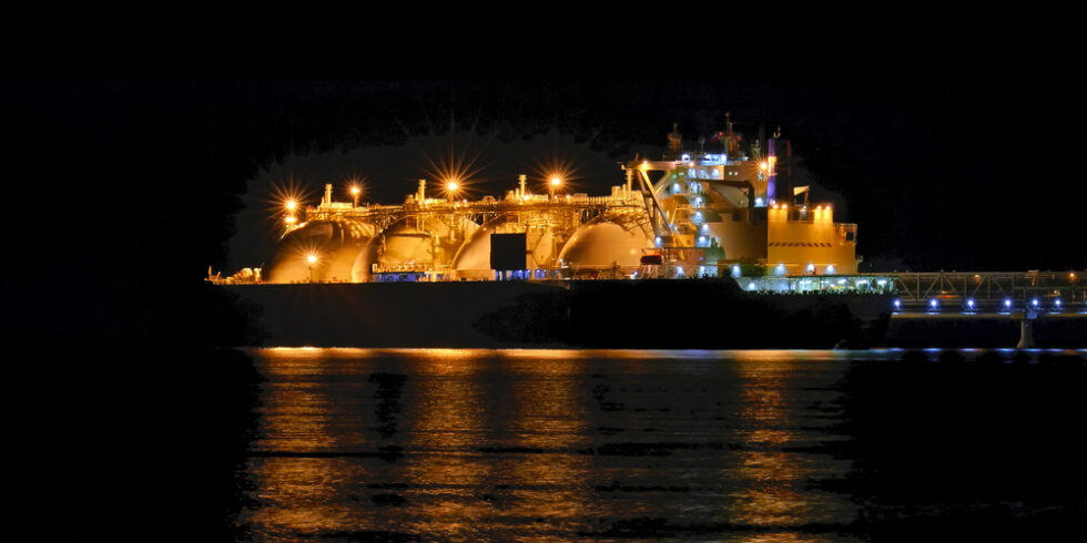 LNG-Tanker am Terminal