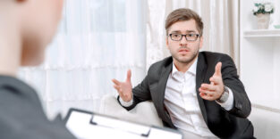 Mitarbeitende beim Jahresgespräch