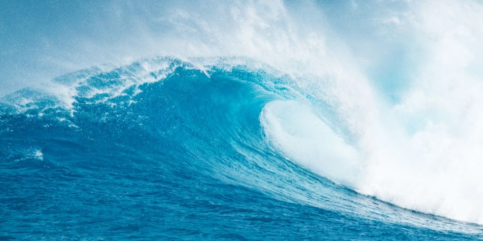 Wellen können in großem Maßstab für die Gewinnung von Strom genutzt werden. Das soll ein Wellenkraftwerk vor den Orkney-Inseln unter Beweis stellen. Foto: PantherMedia/EpicStockMedia