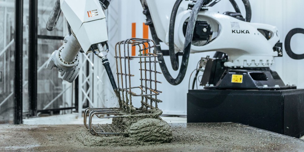 Mithilfe einer speziellen Spritzdüse kann ein Roboter den Beton punktgenau auftragen. Unter www.ingenieur.de/fachmedien/bauingenieur/innovationen-in-der-baubranche/der-neue-kollege-macht-druck finden Sie mehr Informationen zu diesem Verfahren. Foto: Aeditive