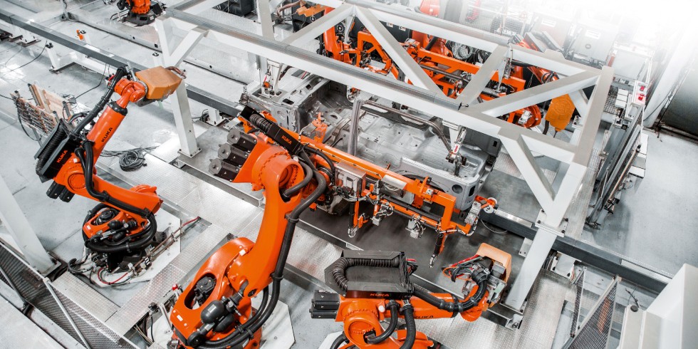 IFR hat den World Robotics Report 2022 vorgelegt (im Bild: Roboter in der smarten Fabrik). Foto: Kuka