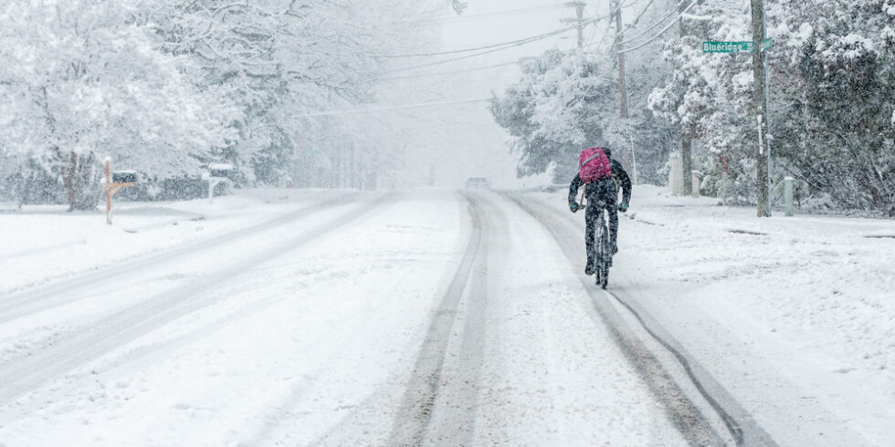 Fahrradfahren im Schnee