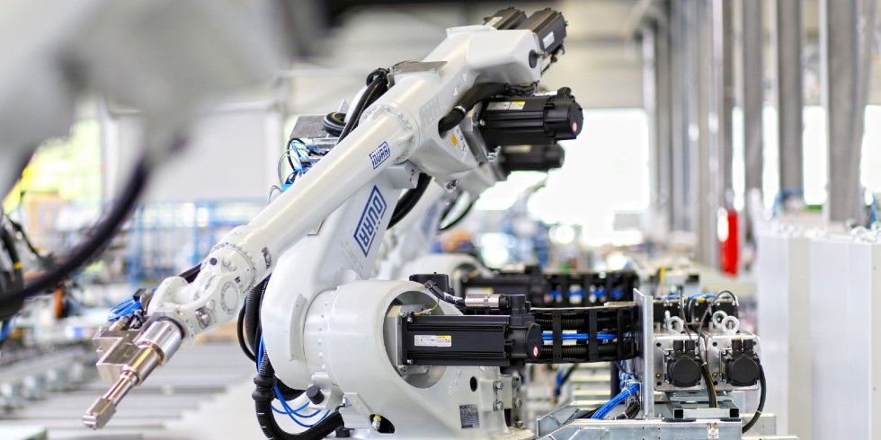 IFR hat wichtige Trends in der Robotik identifiziert (im Bild: der Roboter EcoRS 30L16S für Dichtungsanwendungen im Inneren von Karosserien). Foto: Duerr