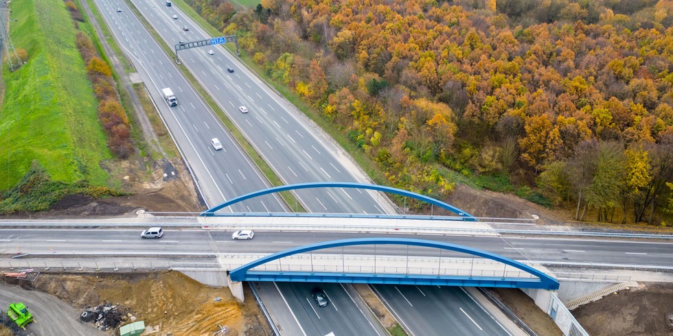 Das fertige Bauwerk über die Hammer Straße aus Richtung Kamen gesehen (in Blickrichtung Kamener Kreuz). Foto: Echterhoff