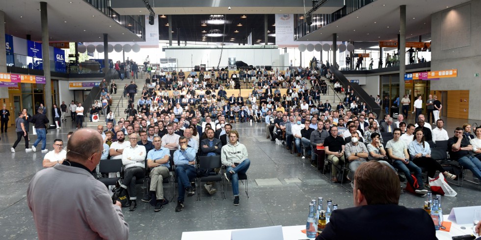 Die Foren innerhalb der internationalen Fachmesse LogiMAT sind wahre Publikumsmagneten. Die VDI Gesellschaft Produktion und Logistik (GPL) wird auch in diesem Jahr Beiträge zum Forenprogramm liefern. Foto: Euroexpo