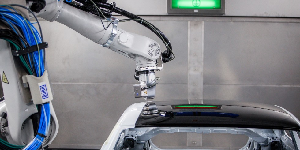 Die Automobil-Industrie verfügt über die größte Zahl an Industrie-Robotern, die in den Fabriken rund um den Globus arbeiten: Der operative Bestand erreicht mit rund einer Million Einheiten einen neuen Rekord. Foto: Duerr Ecopaintjet