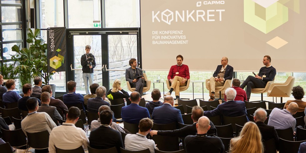 Tipps aus der Praxis gaben Teilnehmer einer Podiumsdiskussion auf der vom Software-Unternehmen Capmo organisierten Konferenz „Konkret“ für das digitale Baumanagement, die am 15. März in München stattfand. Foto: Capmo