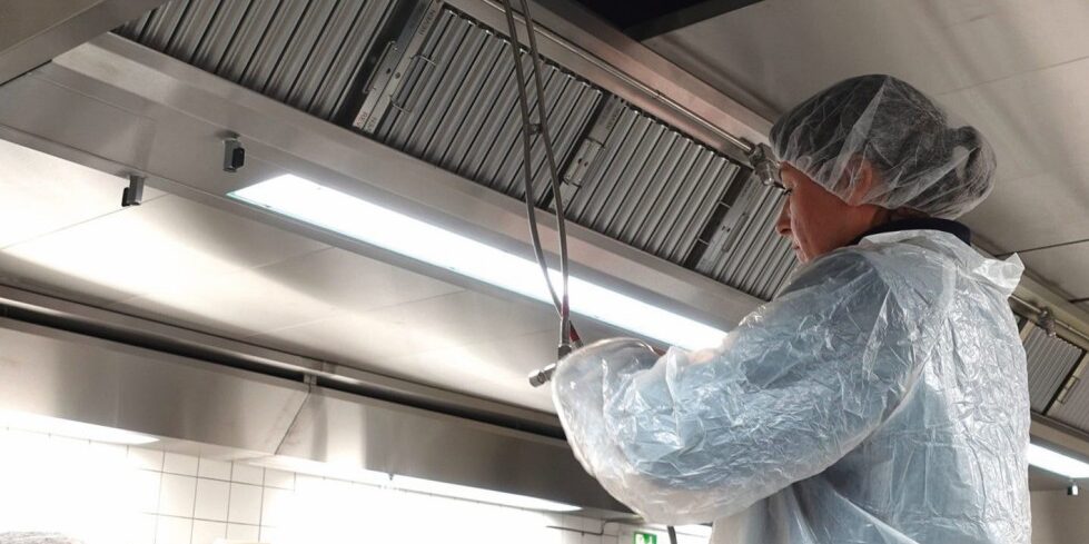 Messung der Luftqualität in einer Gastroküche. Foto: Reven