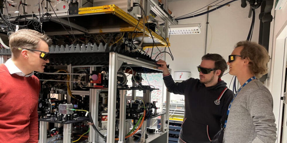Forschende trainieren neuroyales Netz für Einsatz in der Quantenforschung