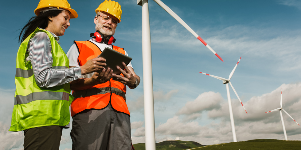 Strom aus regenerativer Energie ist ein wichtiger Pfeiler zum Erreichen von Netto-Null-Emissionen.
Foto: Schneider Electric 
