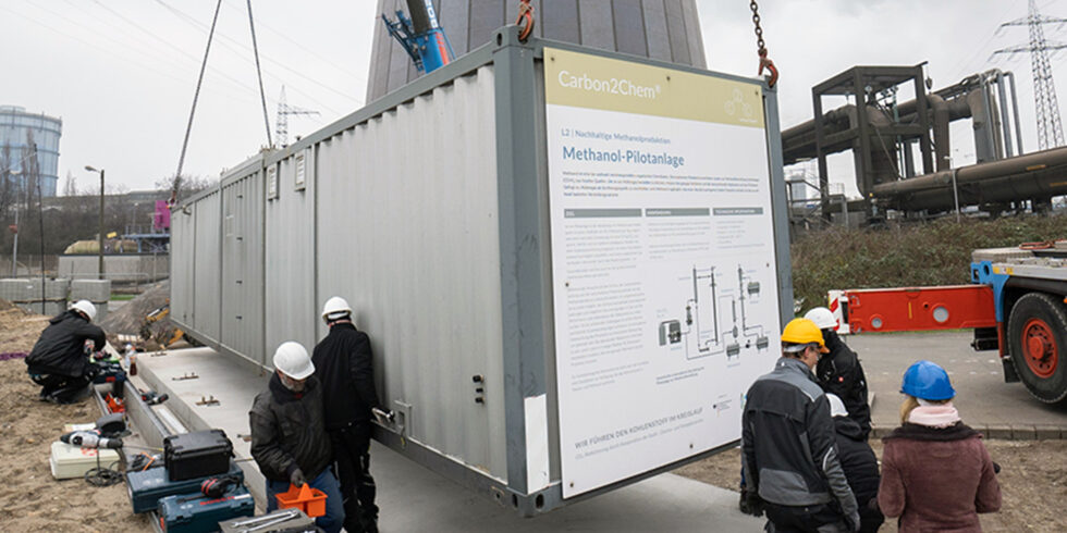 Aufbau der Methanolanlage im Carbon2Chem®-Technikum bei thyssenkrupp Steel Europe in Duisburg.