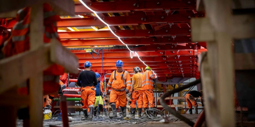 Am ersten Betoniervorgang eines Segments für den Fehmarnbelt-Tunnel haben mehr als 140 Mitarbeitende mitgewirkt. Foto: Femern