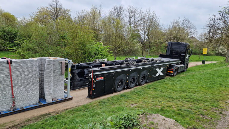 Der Transport der Einzelsegmente erfolgte mit einem geschlossenen Innenbordlader zum Einsatzort in Beckum