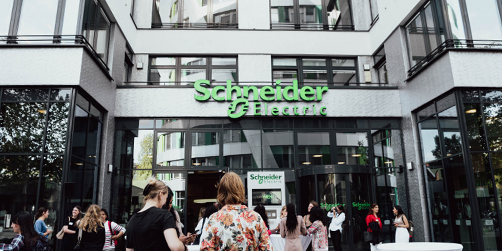 Beim „Energetic Apperitivo“ hatten weibliche Studierende des TU-Campus EUREF die Möglichkeit, sich zum Thema „Women in Tech – Gender Equality and Female Careers at Schneider Electric“ zu vernetzen.<br srcset=