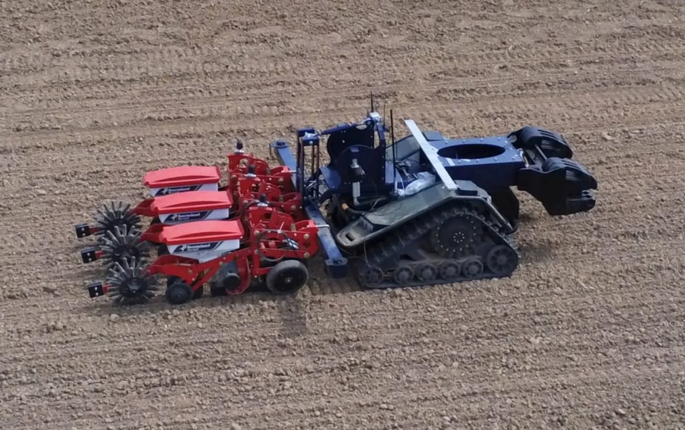 Ein gemeinsam mit dem Unternehmen Hentschel System, Österreich, entwickelter Roboter für die Aussaat in der Landwirtschaft. Das Projekt ist gefördert vom
Bundesministerium für Ernährung und Landwirtschaft. Foto: Hawe