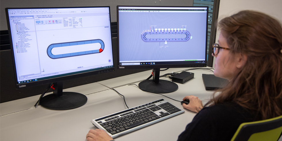 Die Steuerung des Lexium MC12 multi carriers erfolgt mit der Softwareumgebung EcoStruxure Machine Expert von Schneider Electric.<br srcset=