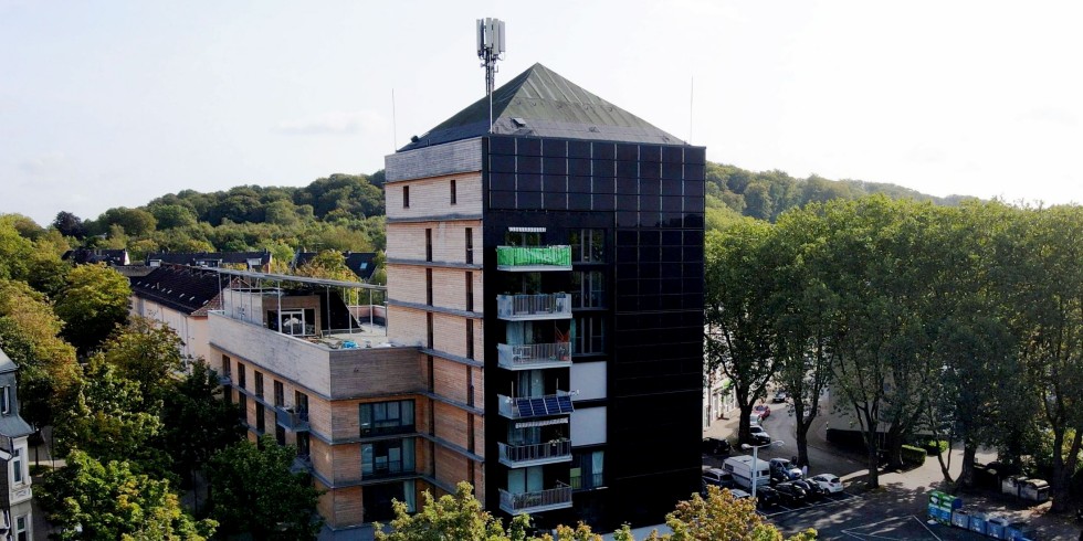 Im ehemaligem Hochbunker in Herne entsteht eine Wohnanlage in einem 33 Meter hohen Turm und einem 40 Meter langen Riegel. Foto: SFS 