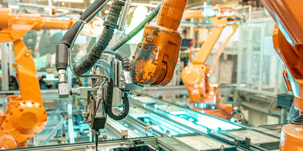 Robotik-Lösungen bieten dem deutschen Mittelstand neue Wege gegen den Fachkräftemangel. Foto: PantherMedia / Edophoto