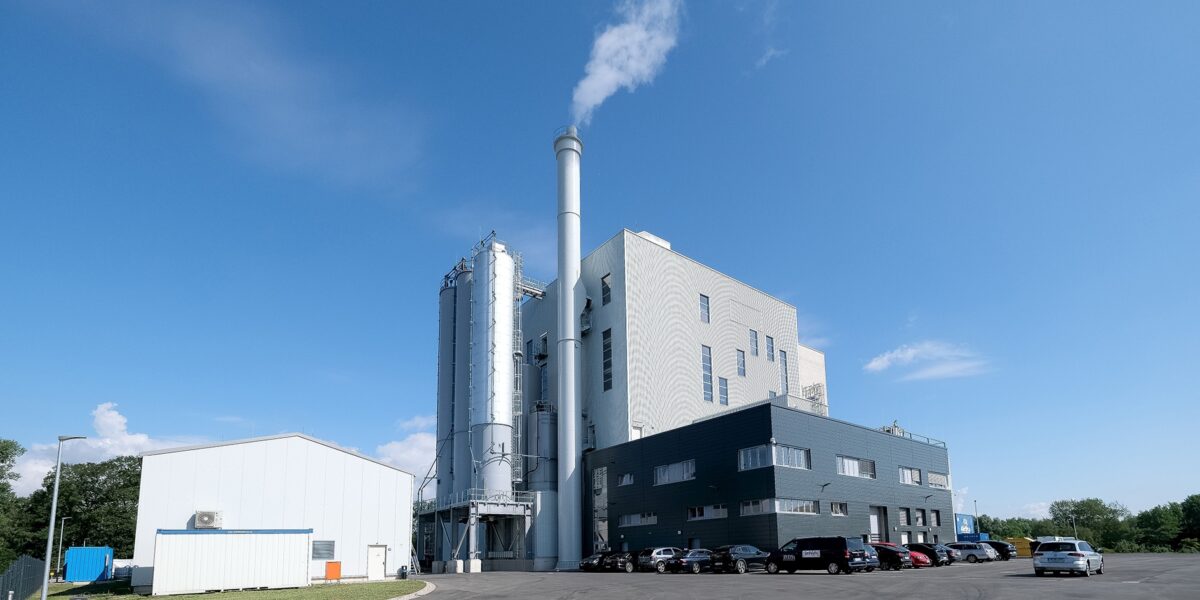 Die Klärschlammverwertungsanlage von Enercity in Hannover-Lahe speist seit vergangenem Jahr klimafreundliche Wärme in das kommunale Fernwärmenetz ein. Foto: Enercity 