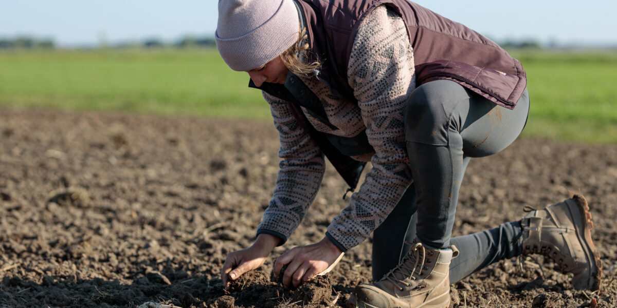 Robuste Arbeitsschutzkleidung in Frauenpassform für den Garten. Foto: David Meulenbeld,2022