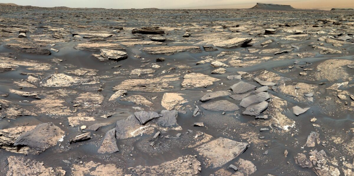 Der NASA-Rover Curiosity sucht weiterhin nach Anzeichen dafür, dass die Bedingungen im Gale-Krater des Mars mikrobielles Leben begünstigen könnten