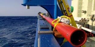 Spezielle Messinstrumente an einem Schiff