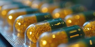 Ein Blister mit Medikamentenkapseln.