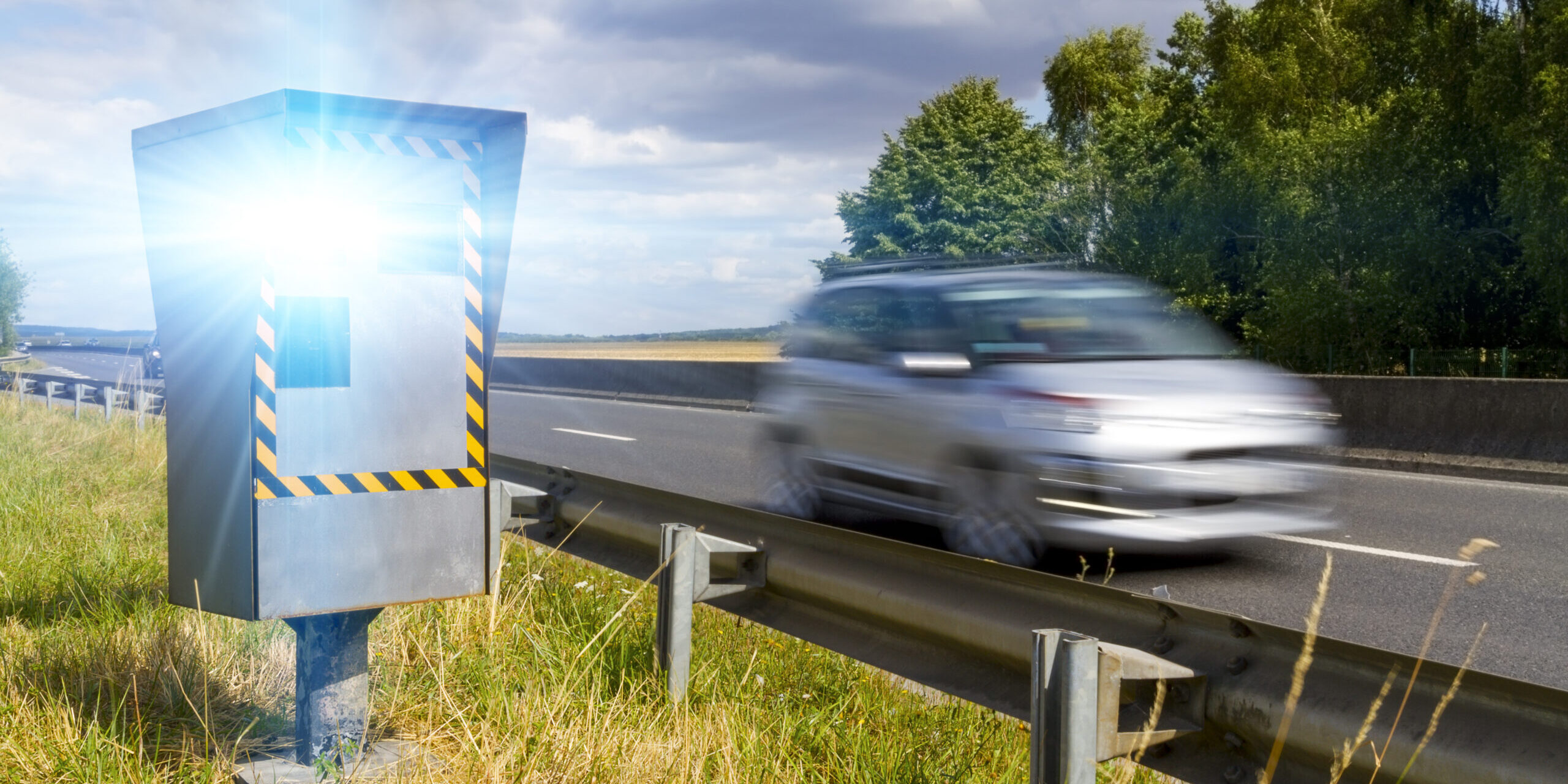 Auf der Überholspur zur Abzocke? Was die neuen Super-Radarfallen für Autofahrer bedeuten