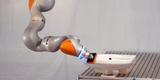 Roboter putzt Waschbecken