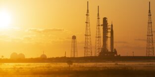 Die SLS-Rakete (Space Launch System) der NASA mit dem Raumschiff Orion an Bord