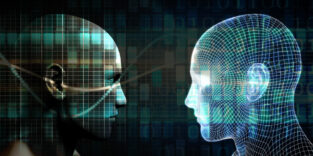 Zwei virtuelle Köpfe sehen einander an.