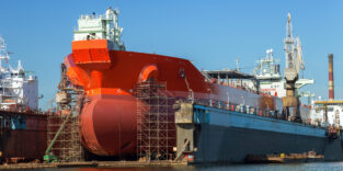 Tanker im Trockendock