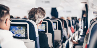 Passagiere im Flugzeug