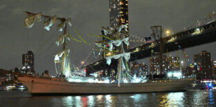 Segelschiff rammt Brooklyn Brigde