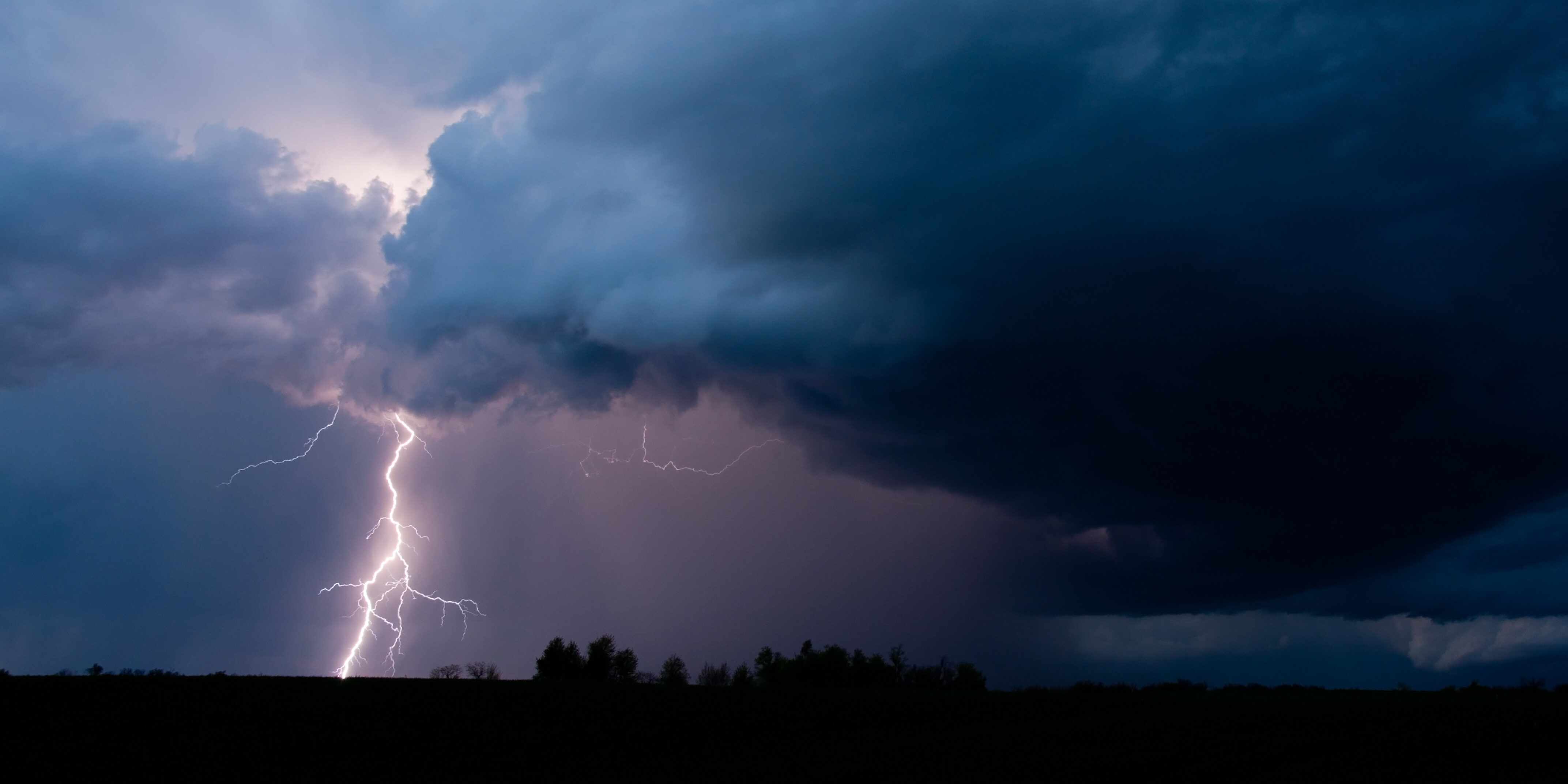 Gewitter verstehen: Wie Blitze entstehen und warum es donnert