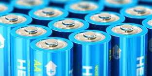 Großaufnahme mehrerer Mignon-Batterien.