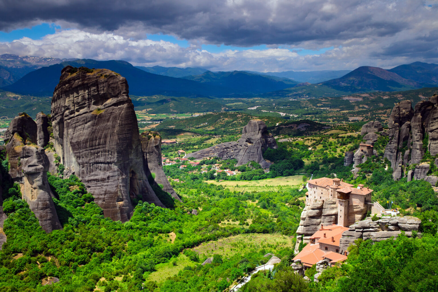 die-kl-ster-von-meteora-wie-kamen-die-steine-auf-den-berg