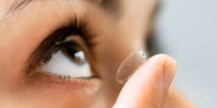 Kontaktlinse einsetzen