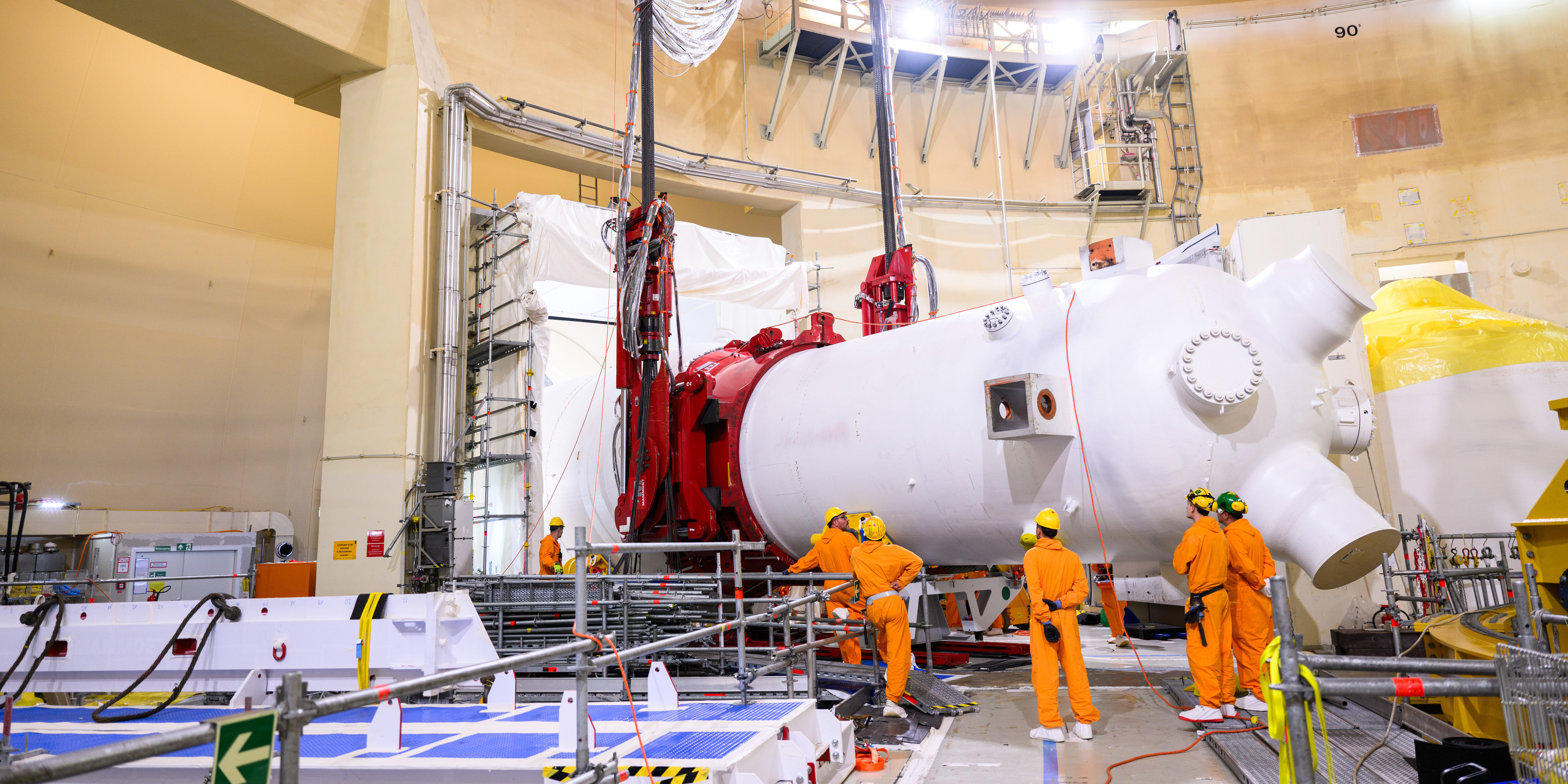 Atomausstieg mit Hightech: So kommen 300 t Stahl aus dem Reaktor