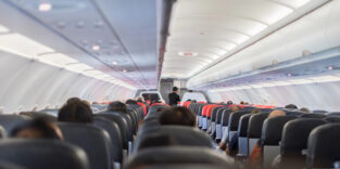 Passagiere im Flugzeug