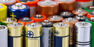 Ein Bild verschiedener Batterien in Großaufnahme.