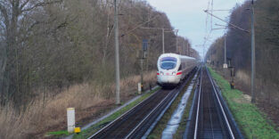 Zug auf Strecke Hamburg Berlin
